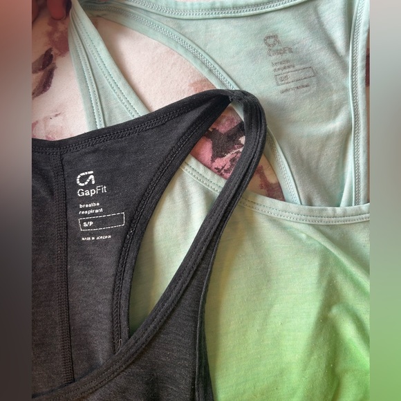 BUNDLE: three small women’s workout tanks - Picture 8 of 8